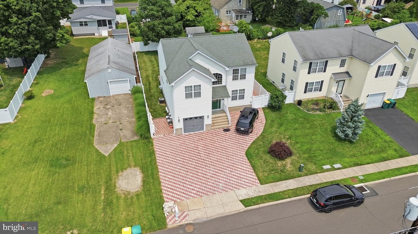 2347 Maple Avenue photo 48