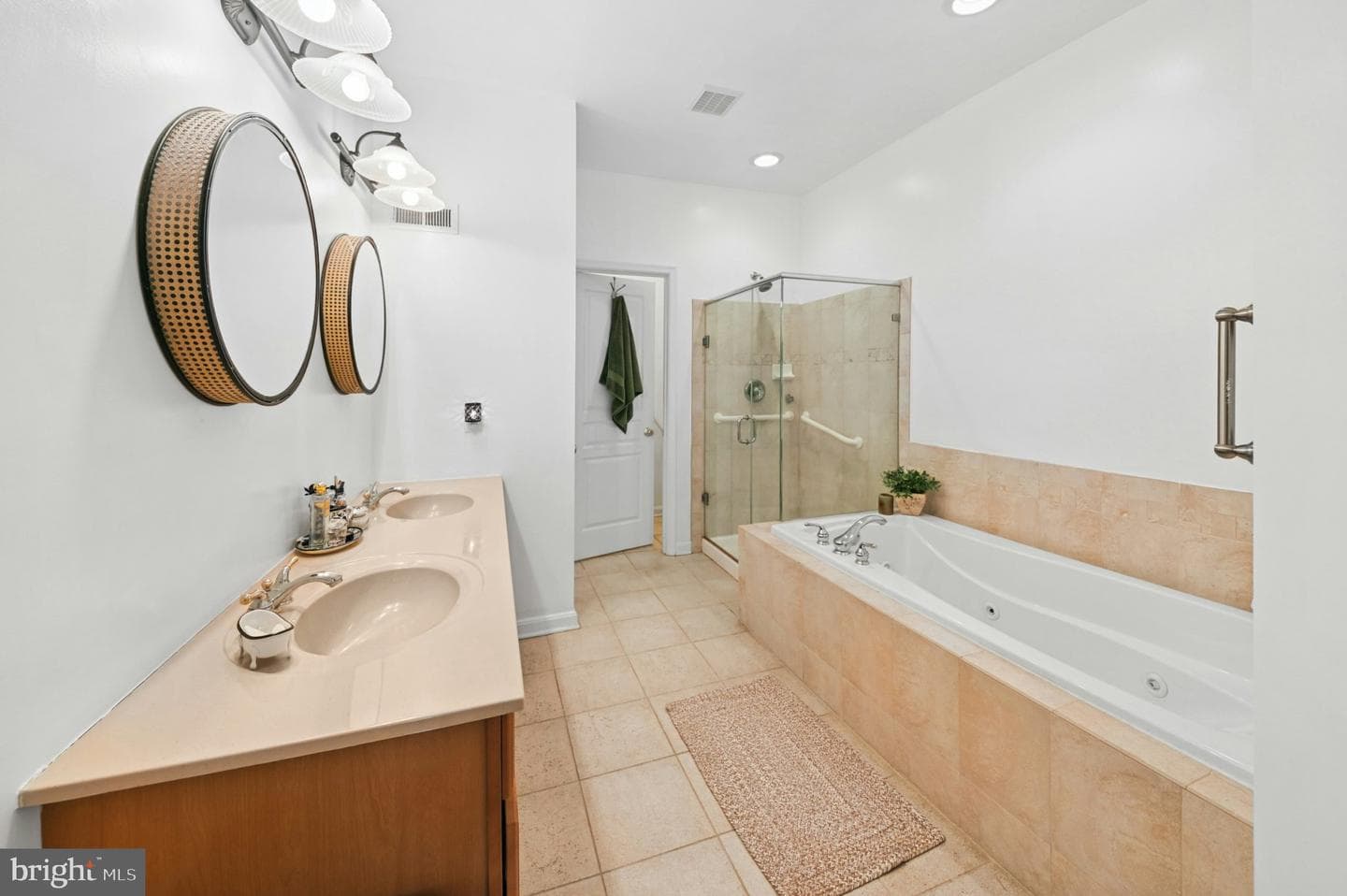 15 Avalon Court photo 17