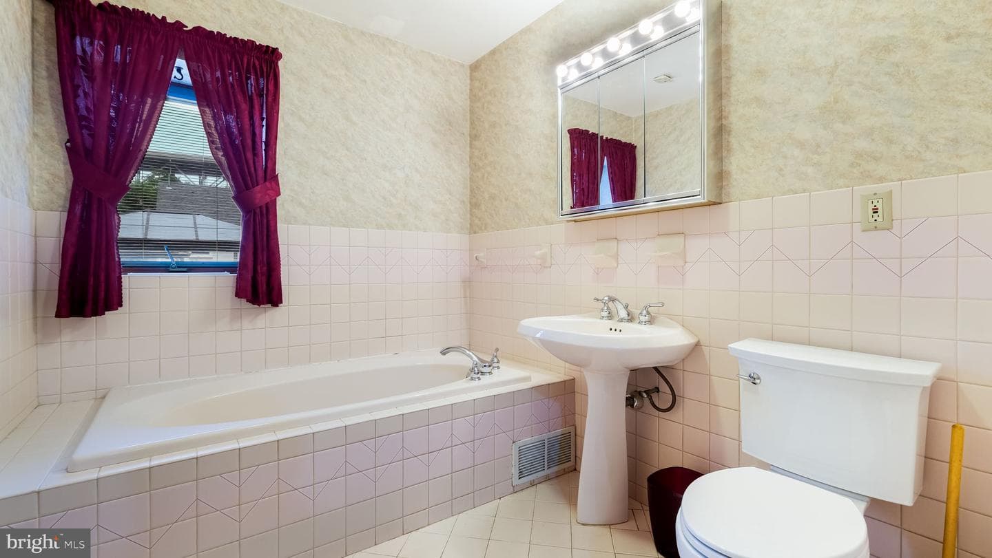 6609 N Radcliffe Street photo 16