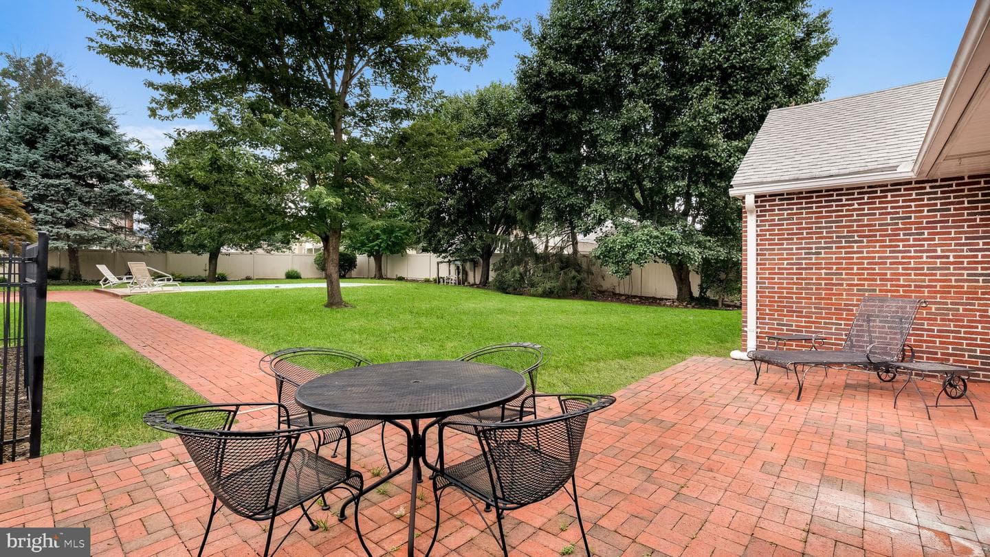 6609 N Radcliffe Street photo 29