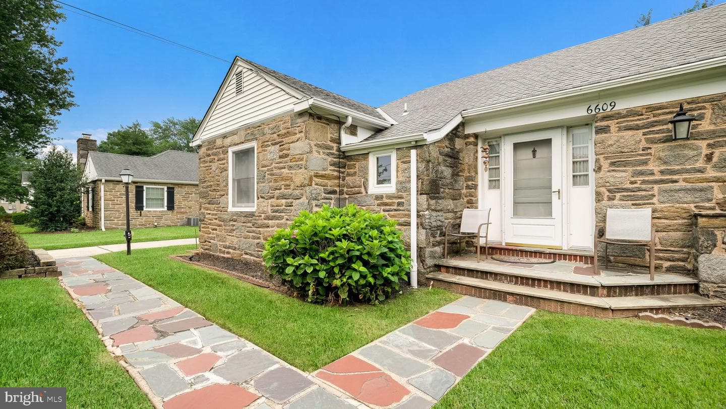 6609 N Radcliffe Street photo 6