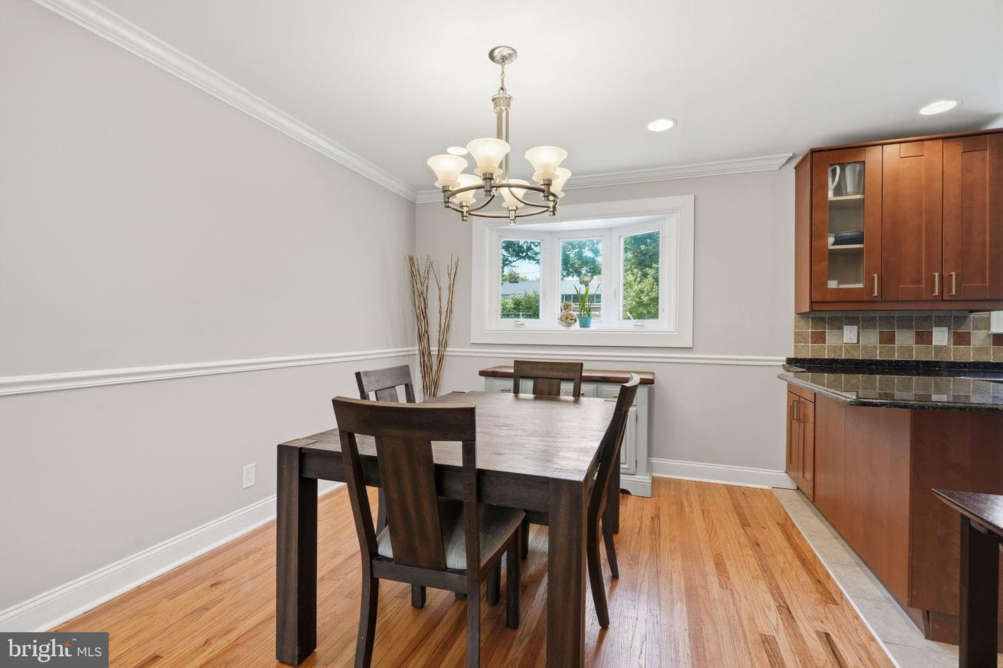 686 Cheryl Drive photo 12