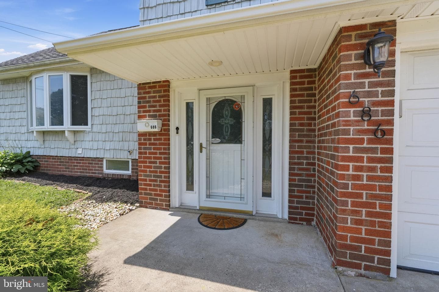 686 Cheryl Drive photo 3