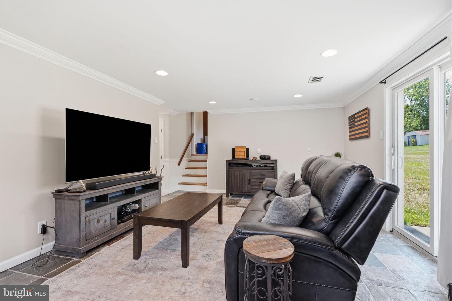 686 Cheryl Drive photo 7