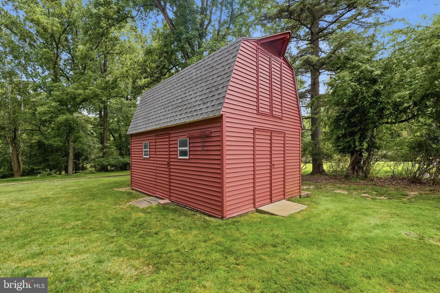 136 Chapel Drive photo 34