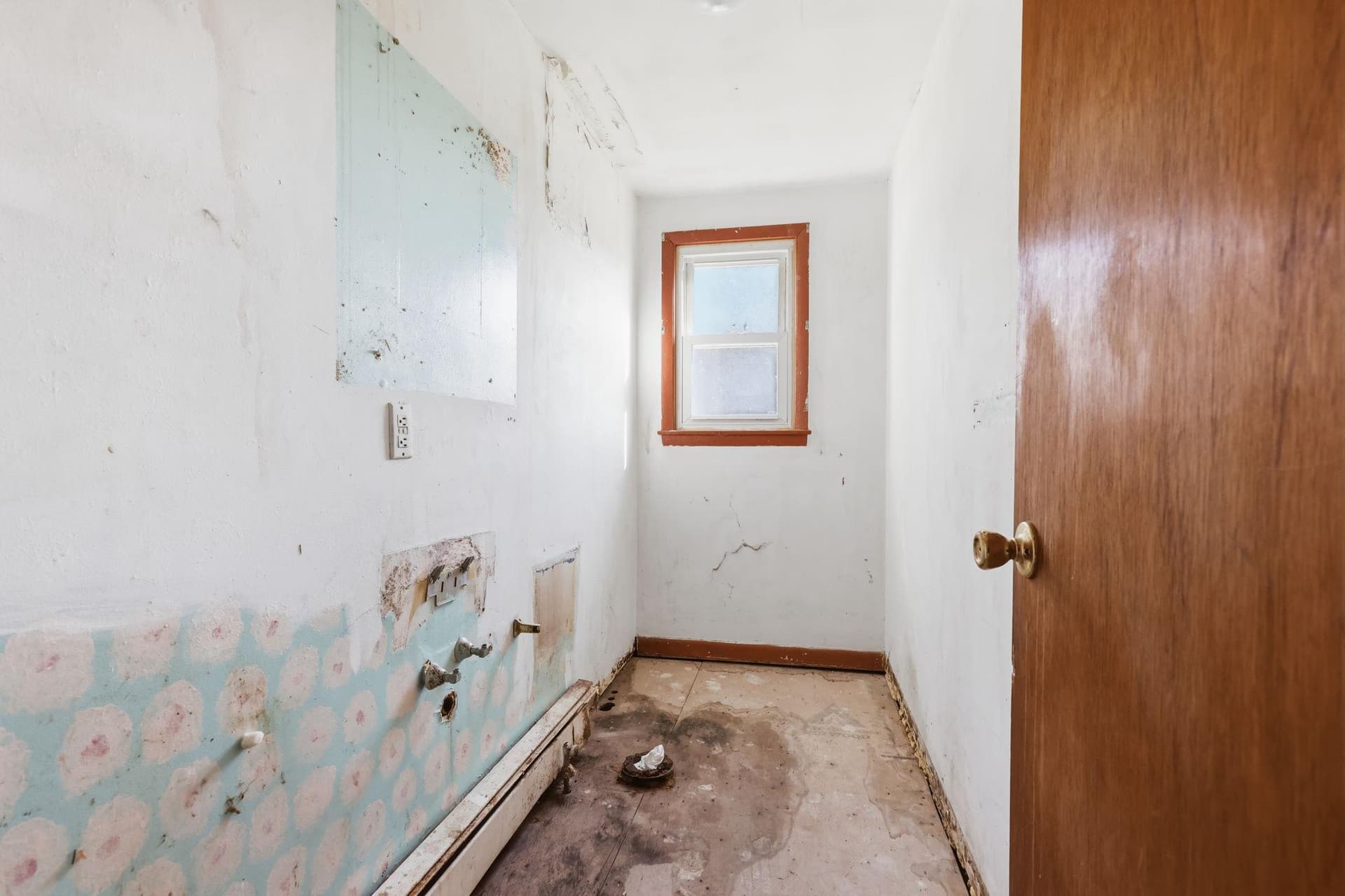 214 Shewell Avenue photo 9