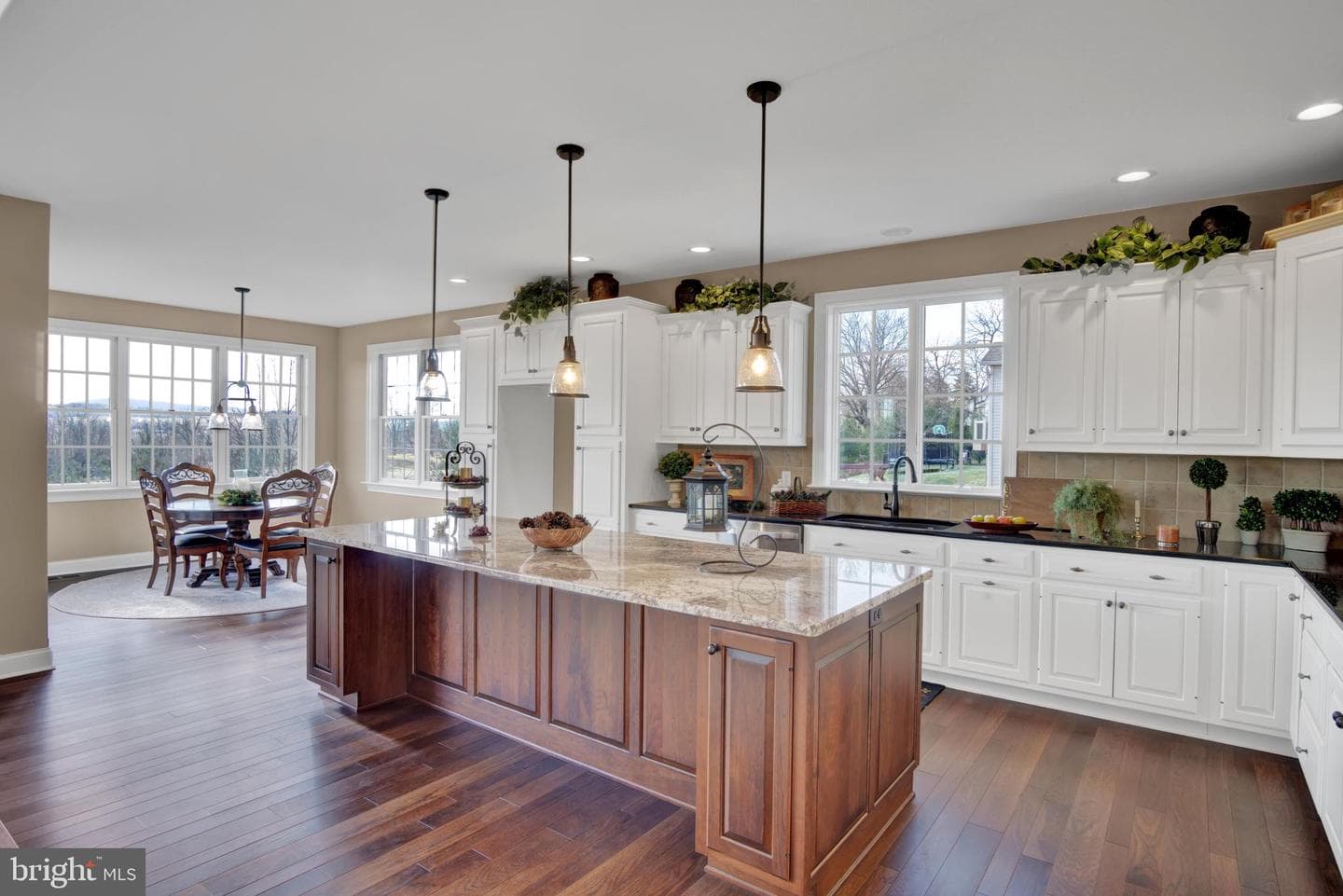 315 Pennington Drive photo 4