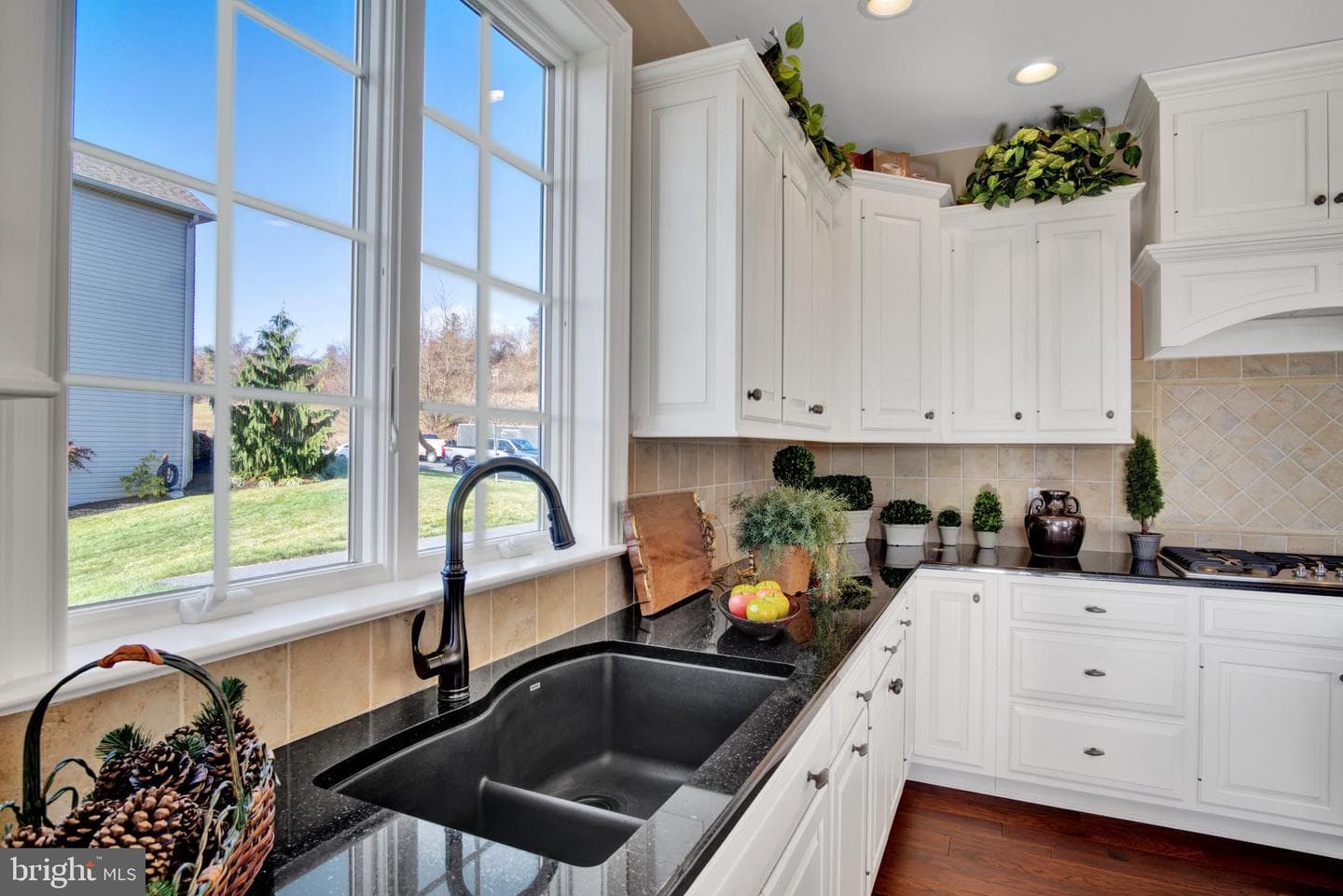 315 Pennington Drive photo 8