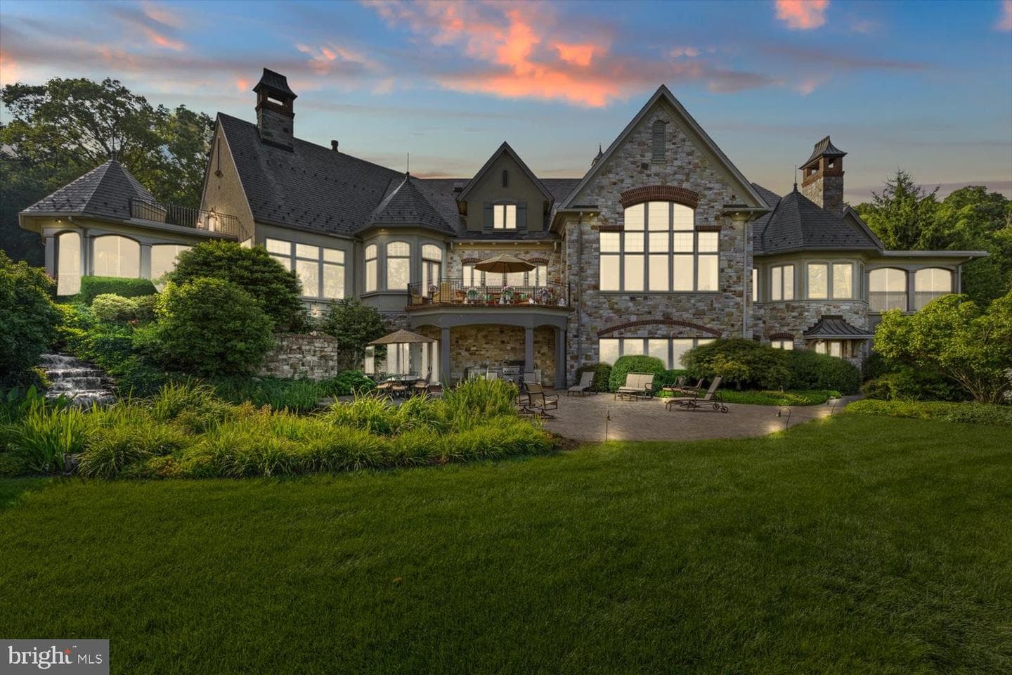 300 River Bend Drive, Enola