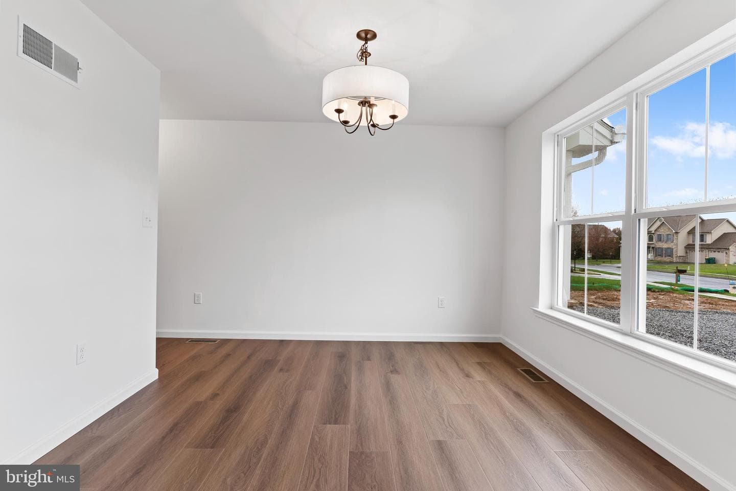 25 Essex Drive photo 6