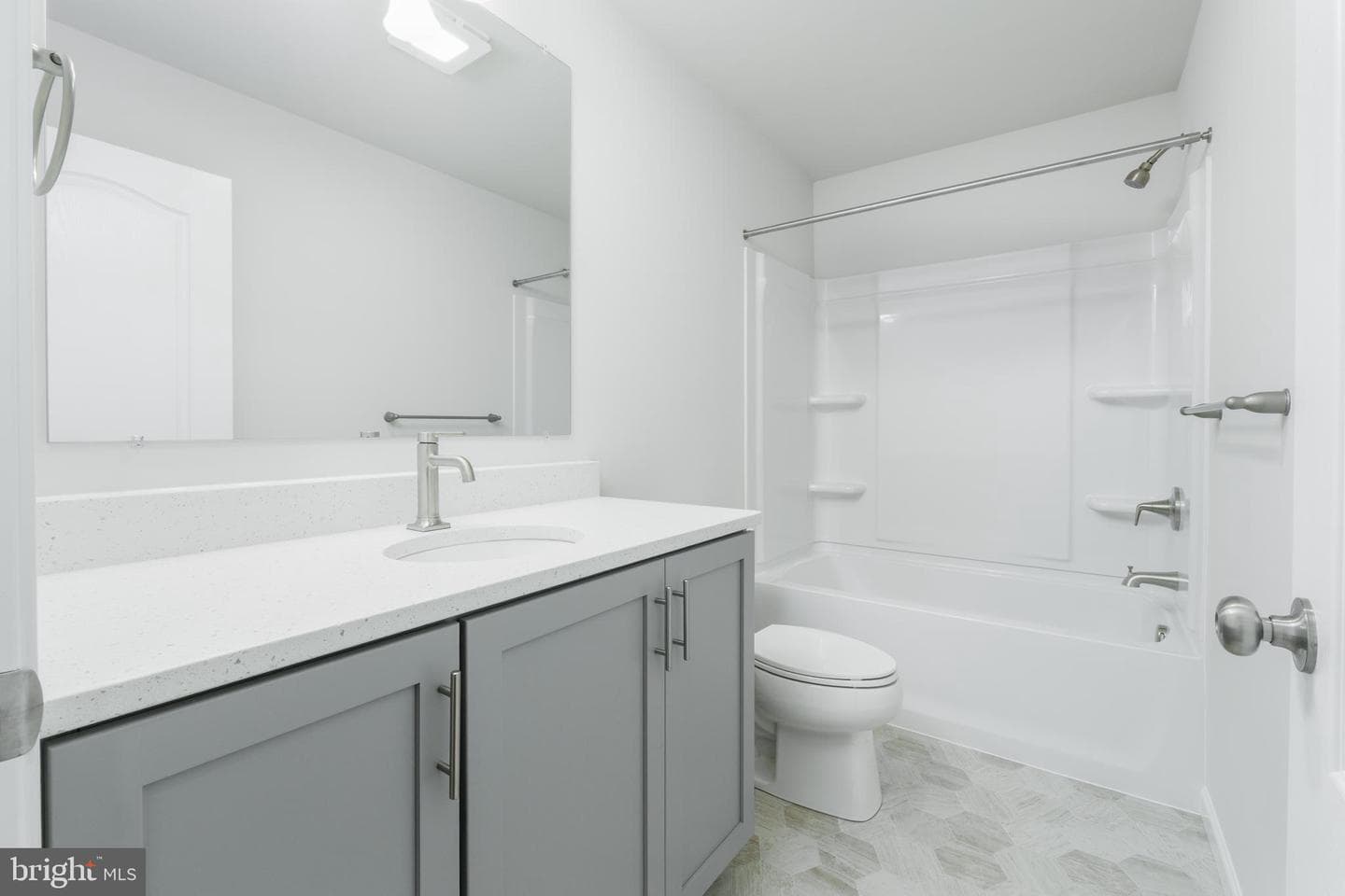 12 Cheltenham Lane photo 32
