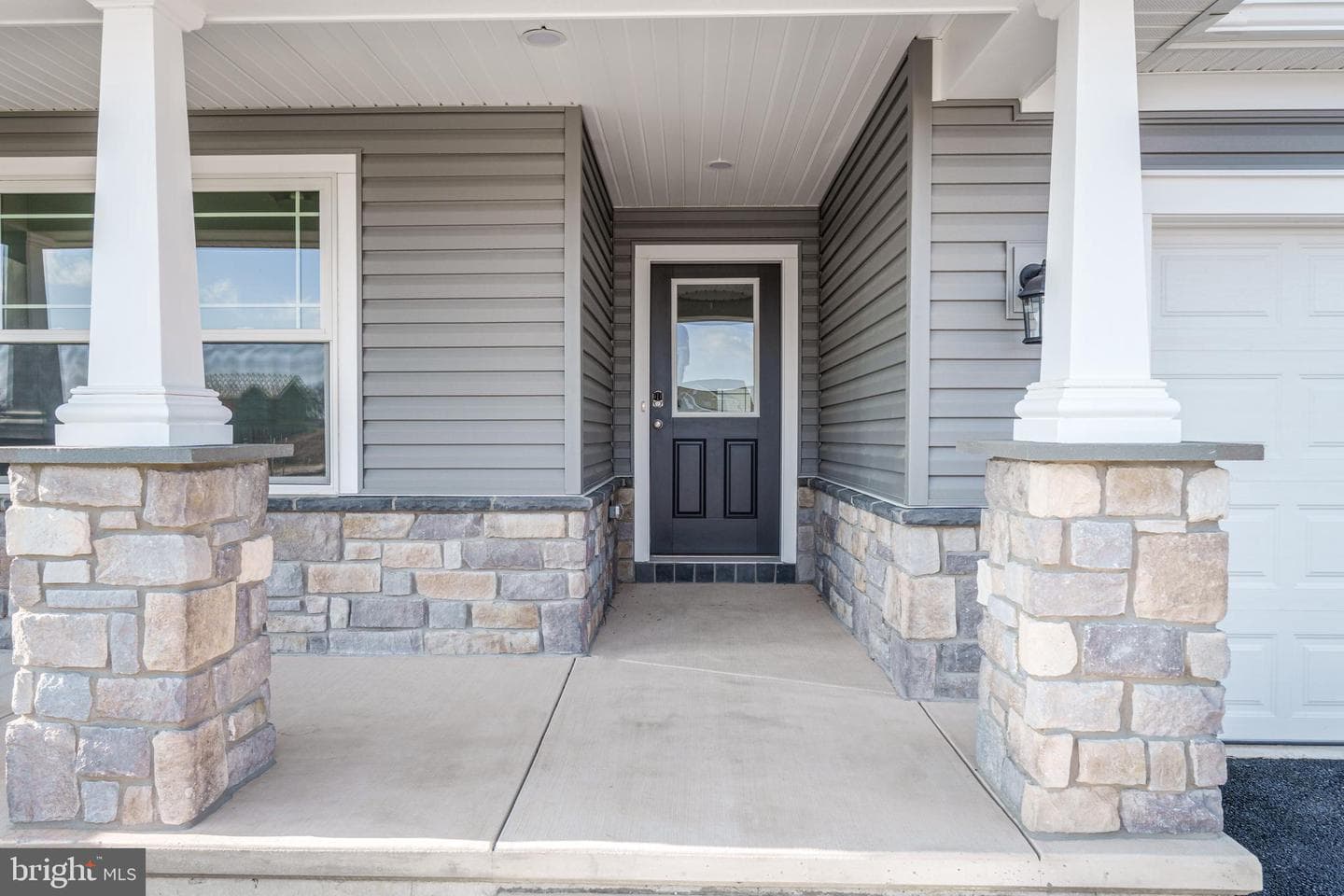 806 Greenwich Lane photo 3