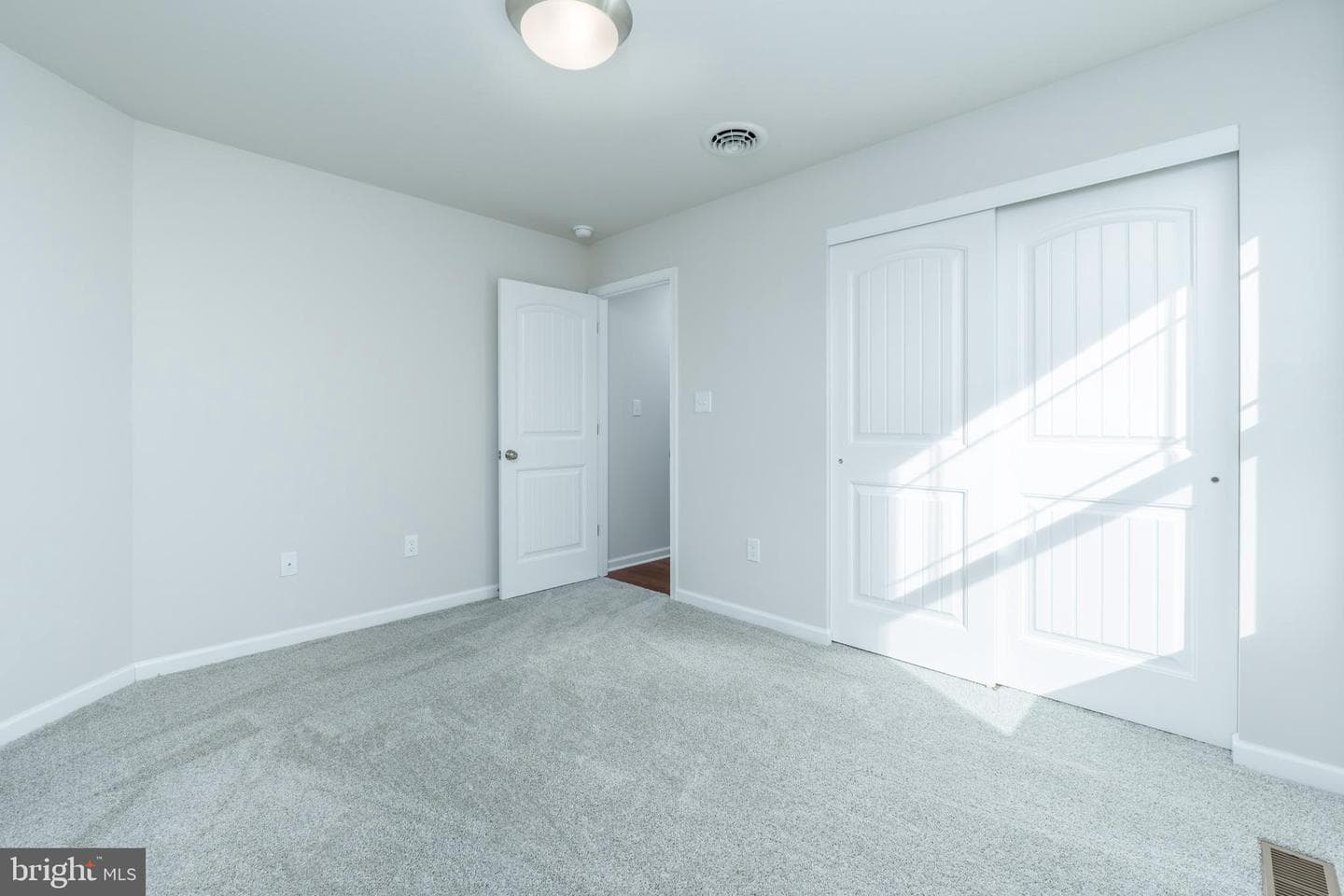 806 Greenwich Lane photo 30