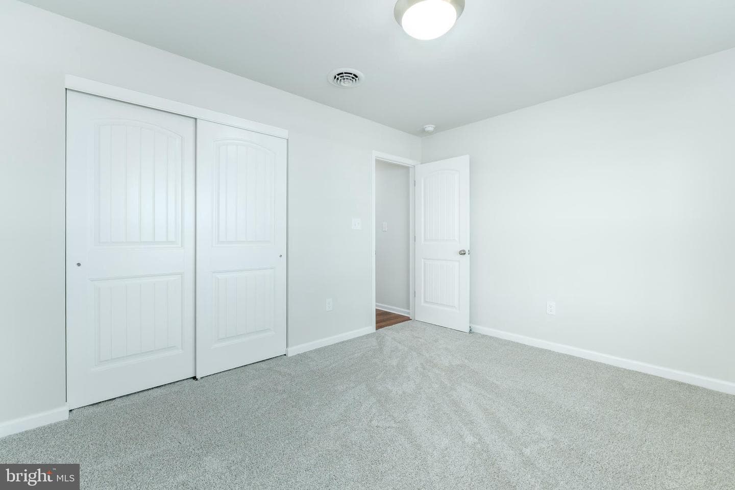 806 Greenwich Lane photo 32