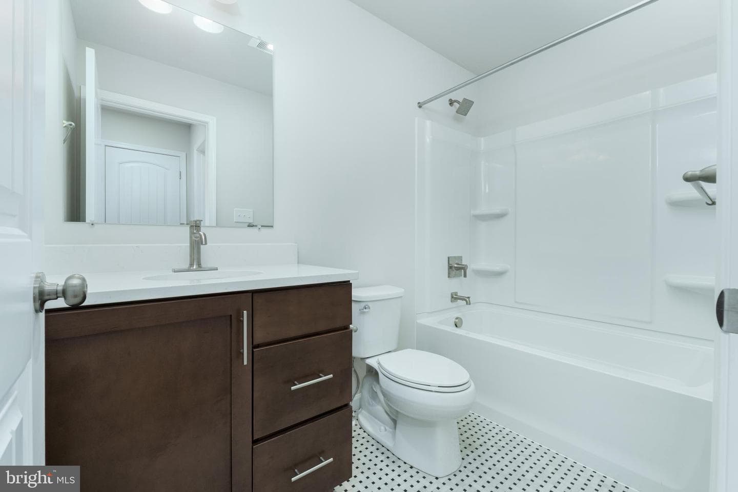 806 Greenwich Lane photo 34