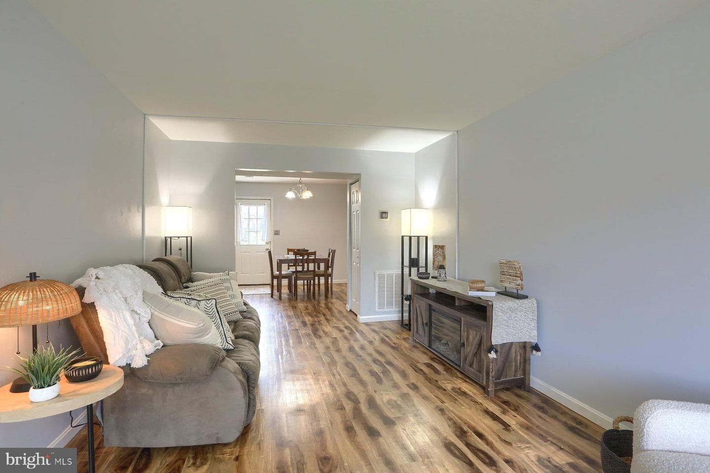 132 Melbourne Lane photo 6