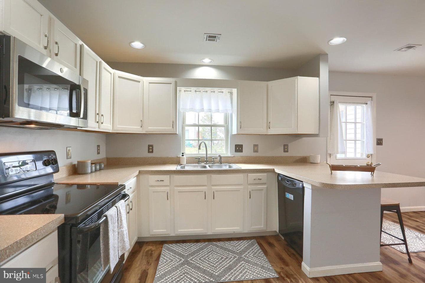 132 Melbourne Lane photo 9