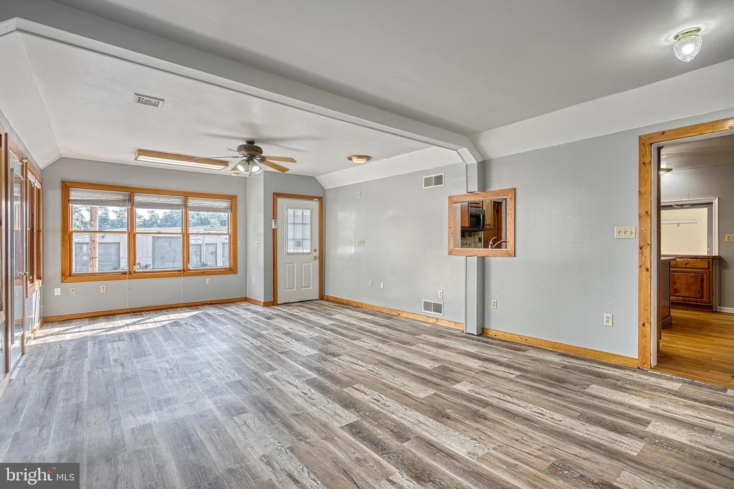 305 W Shady Ln photo 10