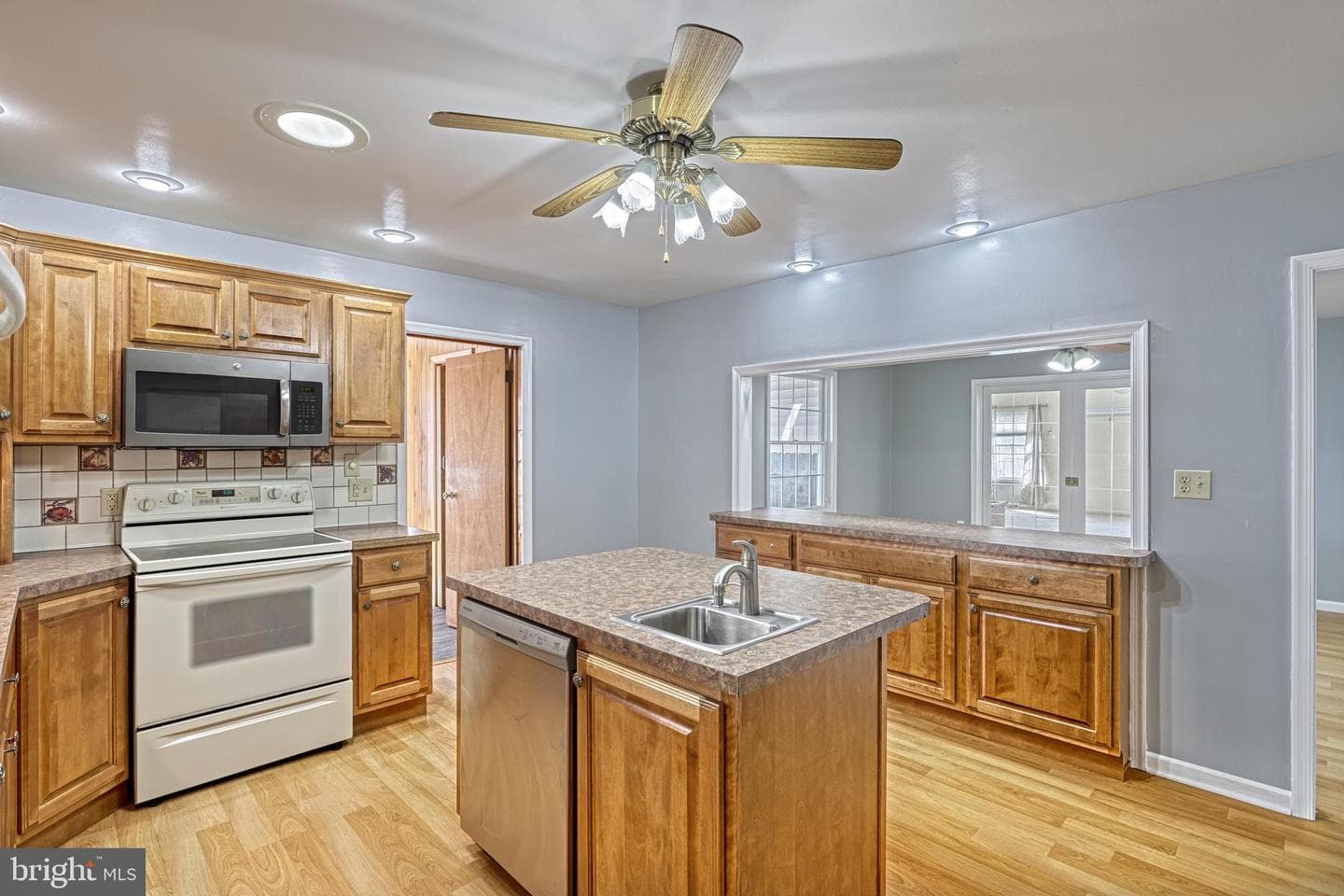 305 W Shady Ln photo 16
