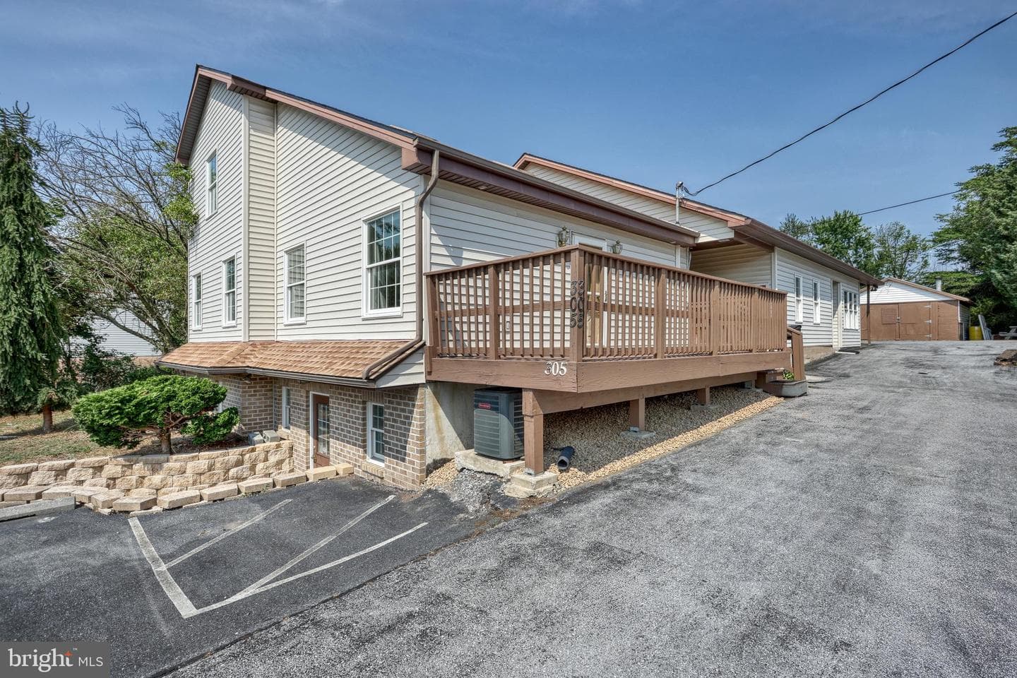 305 W Shady Ln photo 4