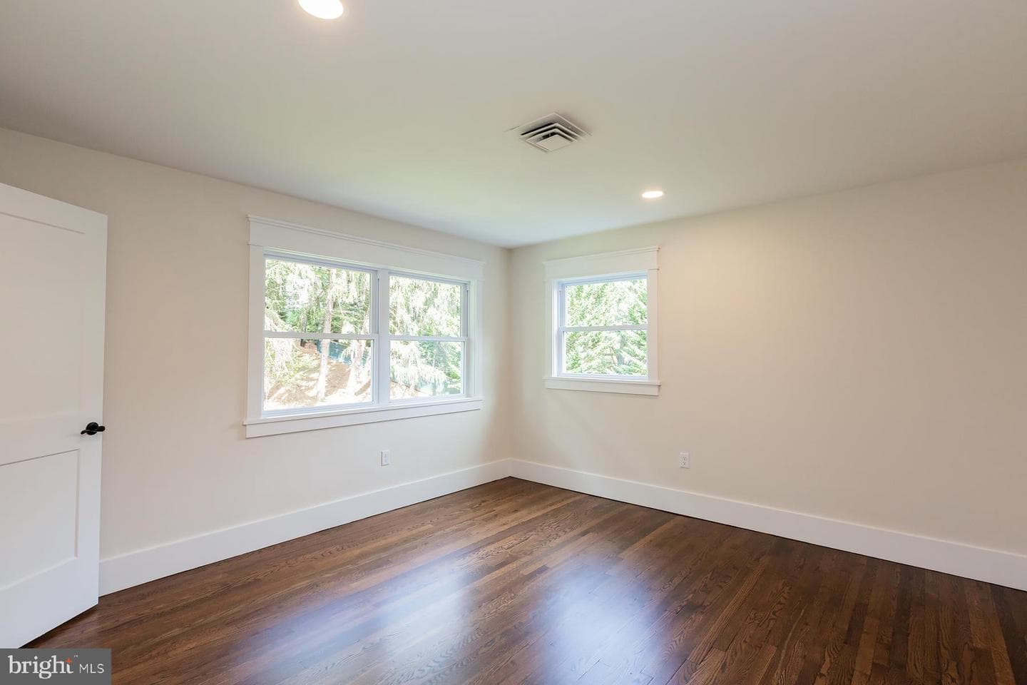 908 W Walnut Street photo 37