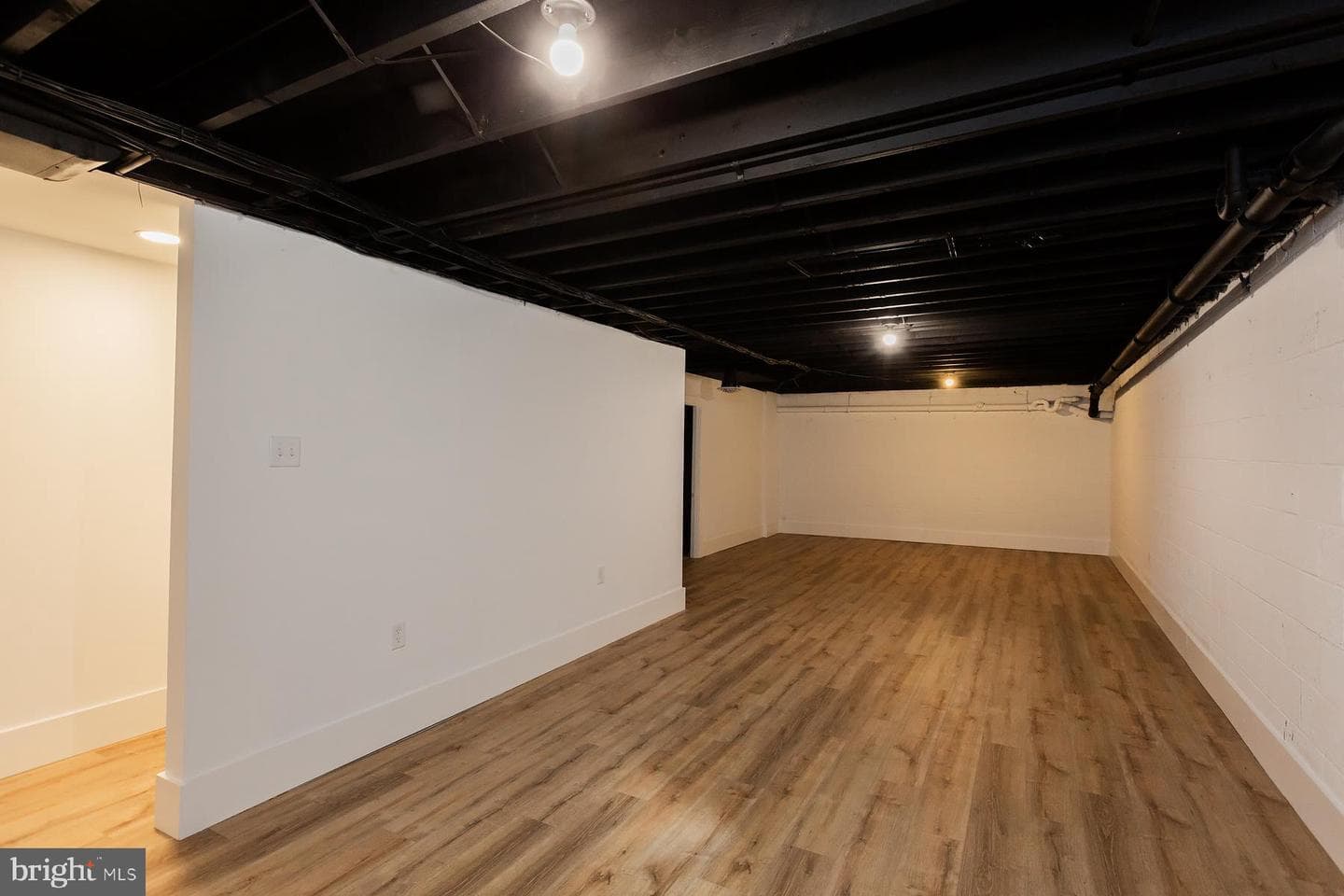 908 W Walnut Street photo 43