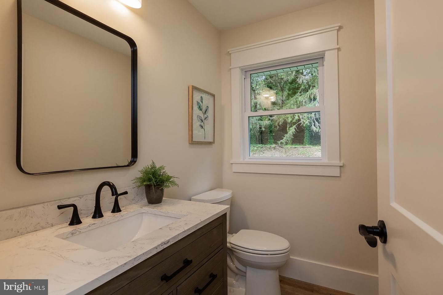 908 W Walnut Street photo 56