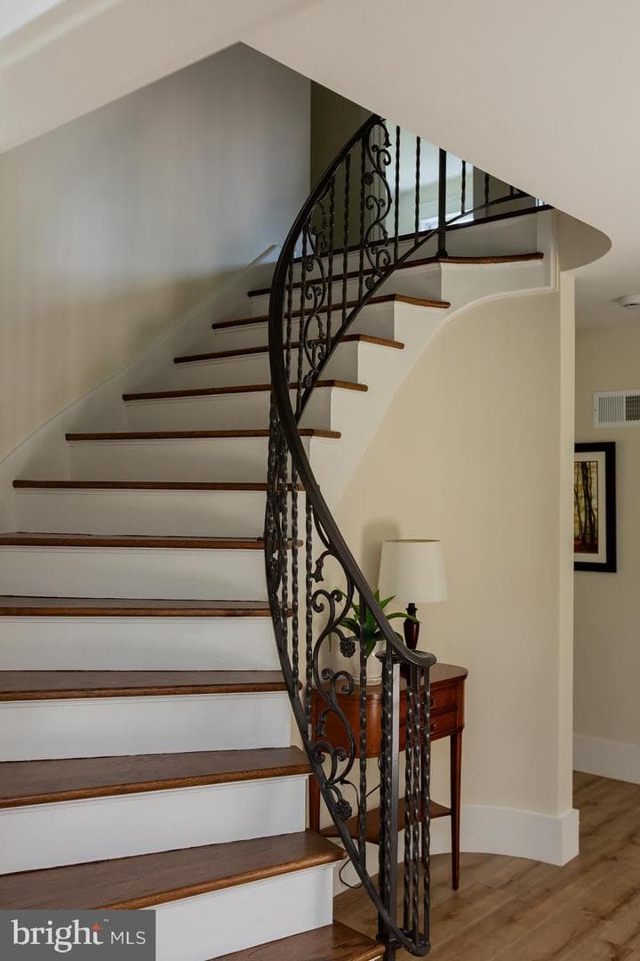 908 W Walnut Street photo 60