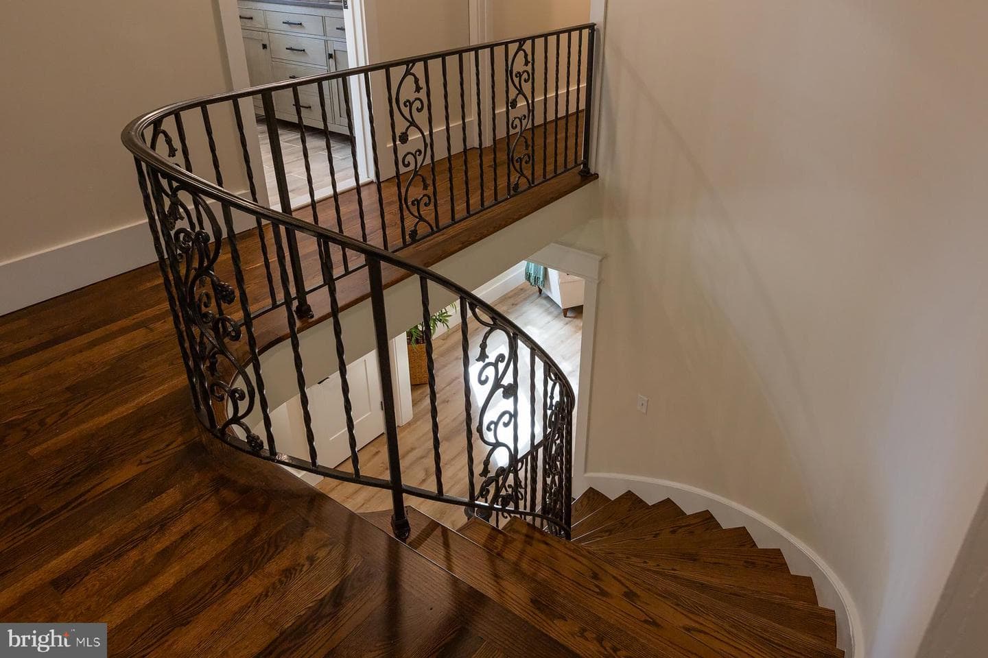 908 W Walnut Street photo 63