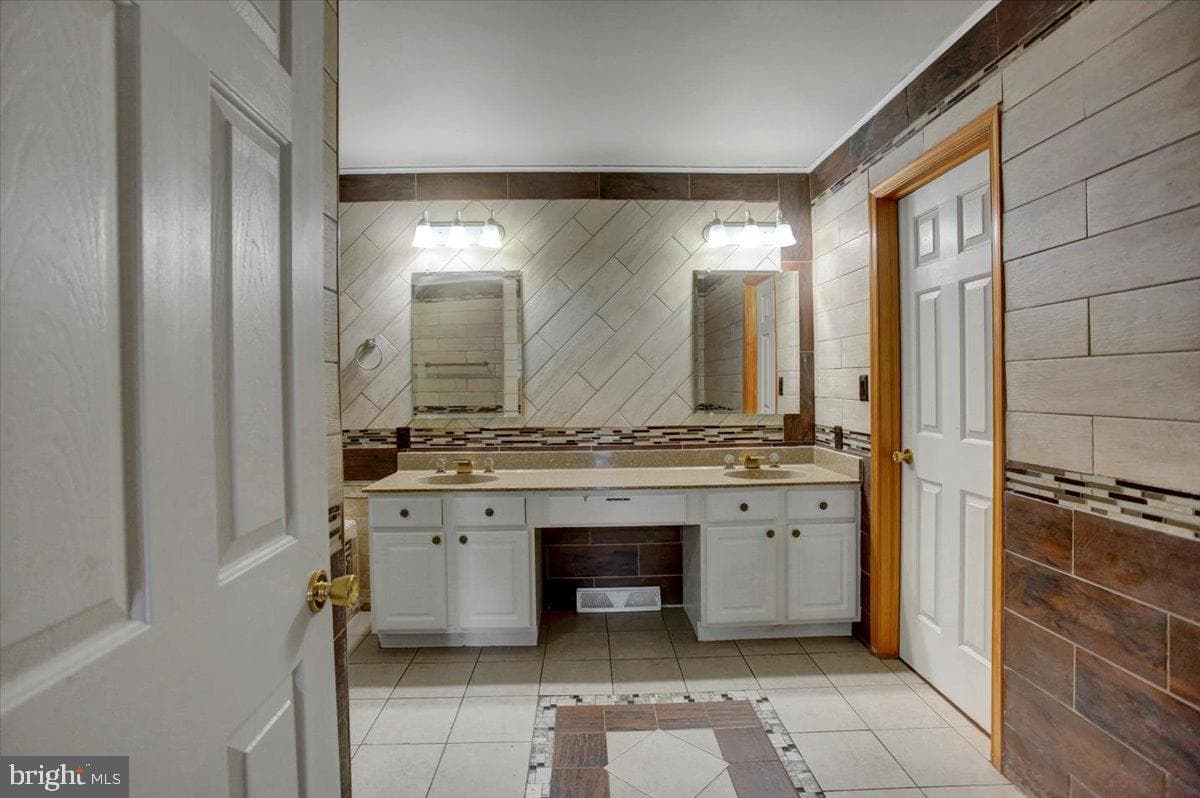 409 William Drive photo 33