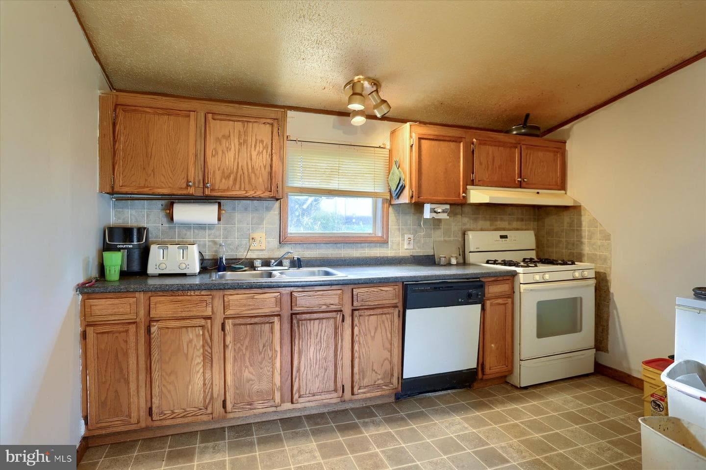 21 Walnut Lane photo 11