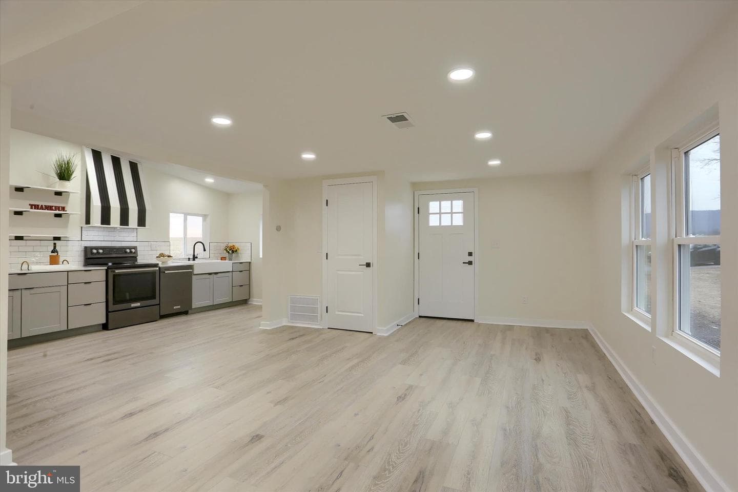 393 Sherwood Drive photo 10