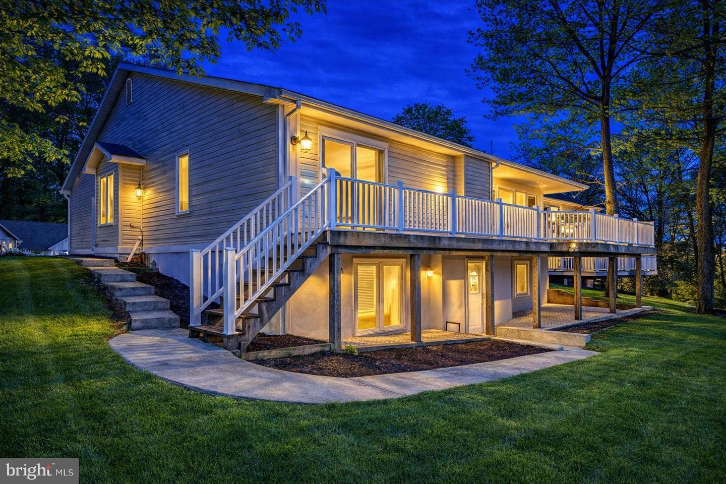 583 Ariel Court photo 3