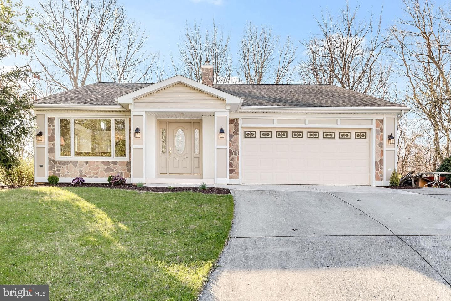 583 Ariel Court photo 4