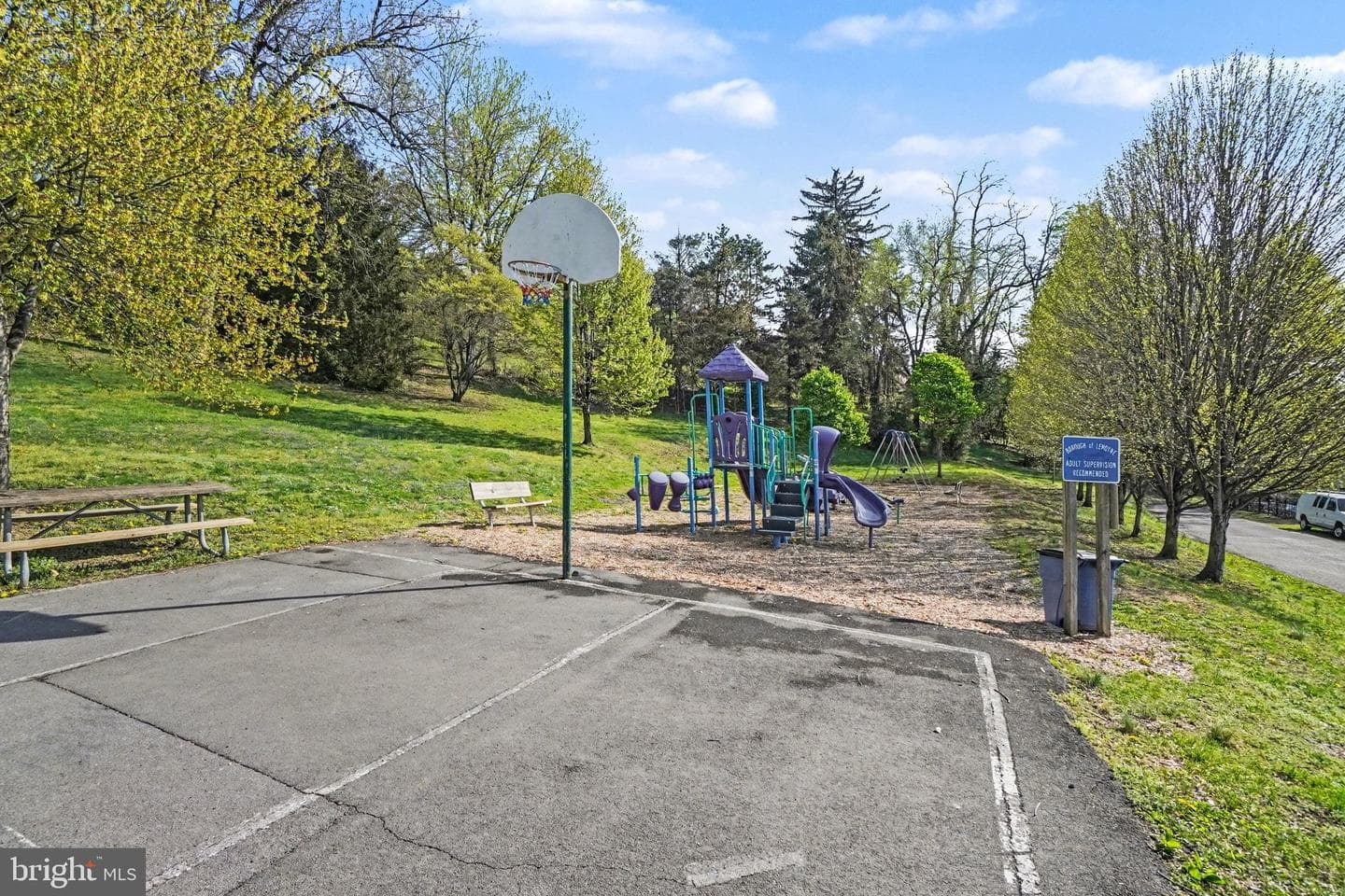 321 Walnut Street photo 27