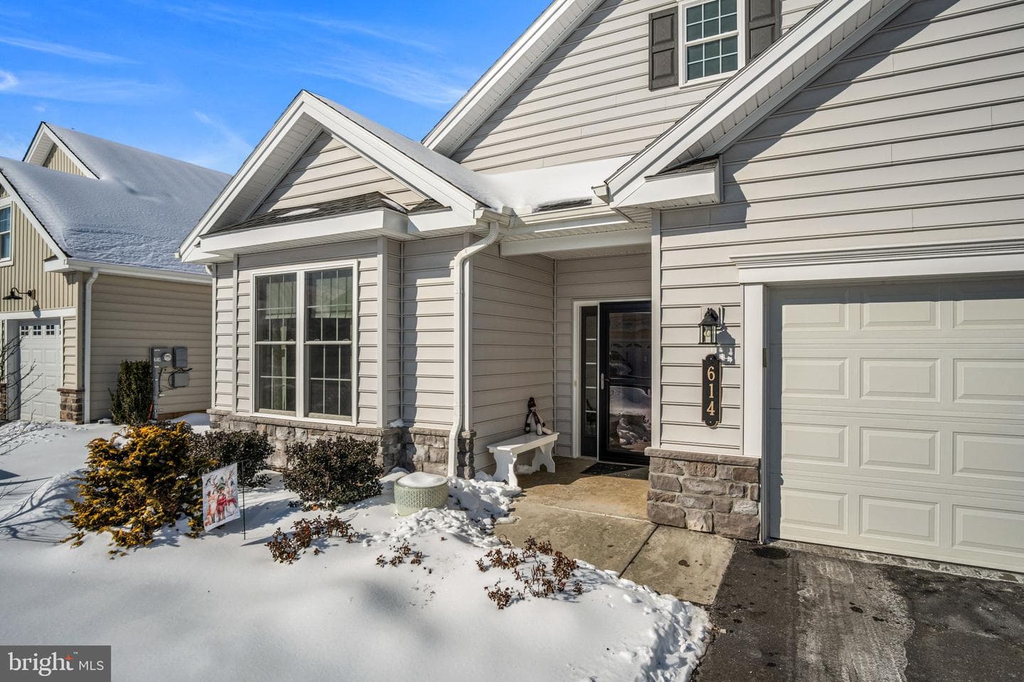614 Republic Way photo 2