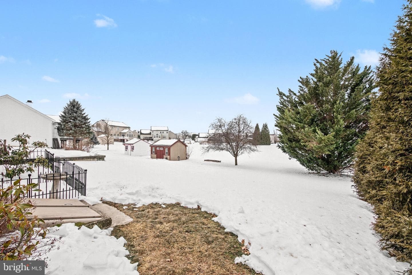 127 Coventry Drive photo 34