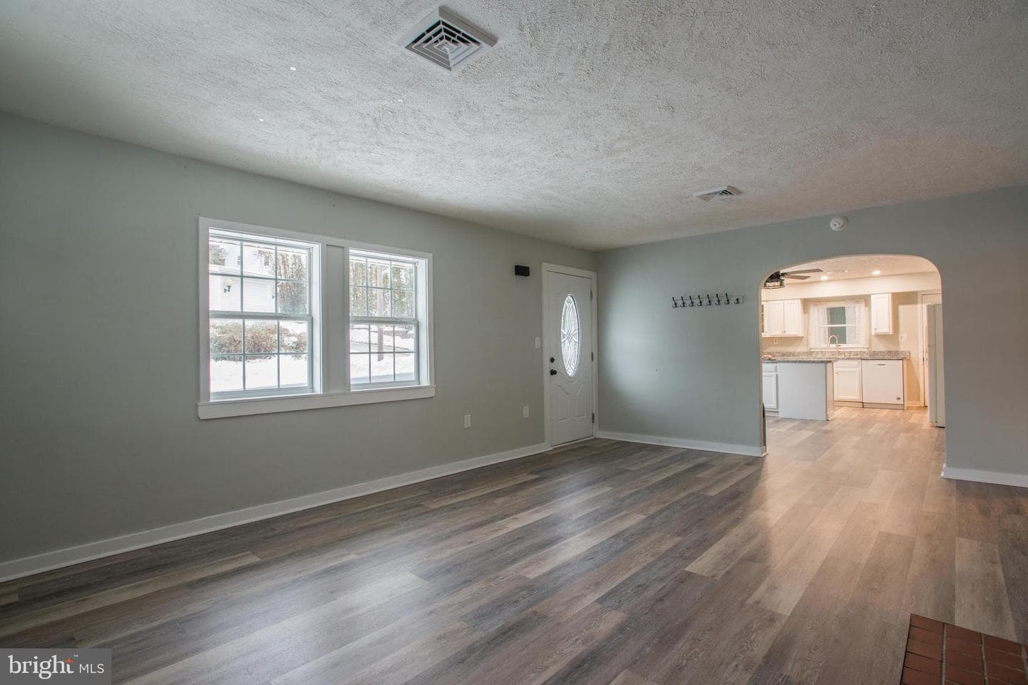 99 E Perry Street photo 3