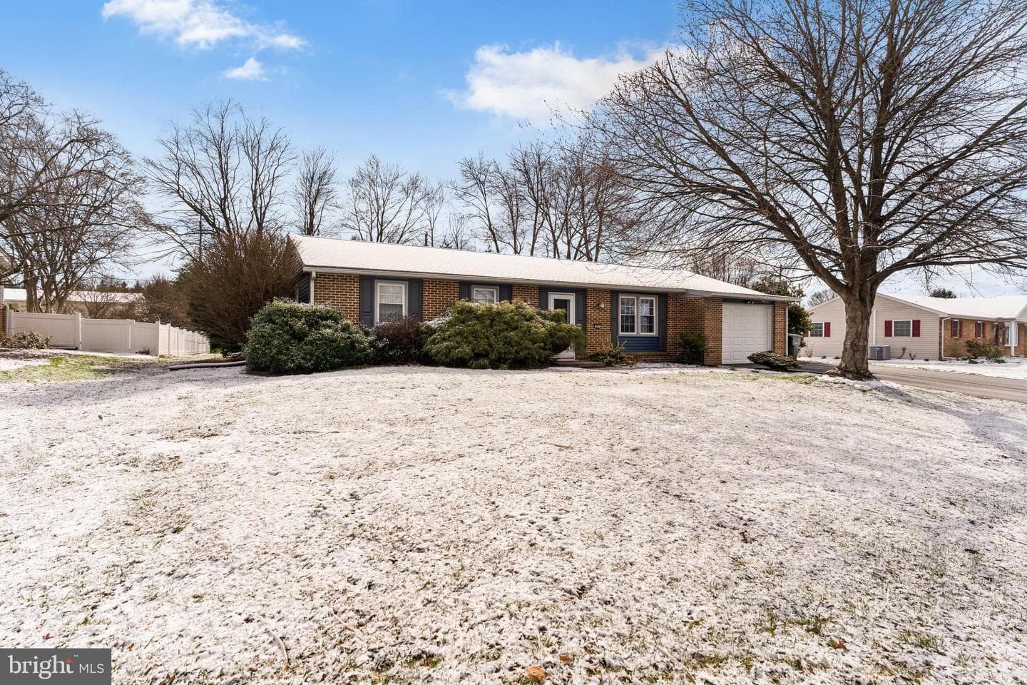 897 Emily Drive photo 3