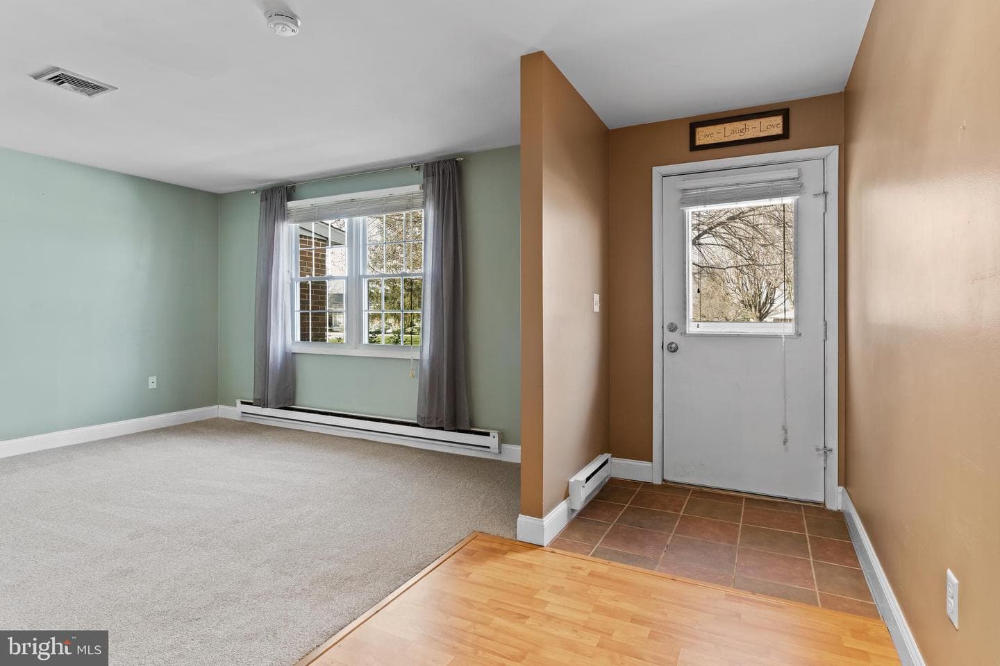 897 Emily Drive photo 4