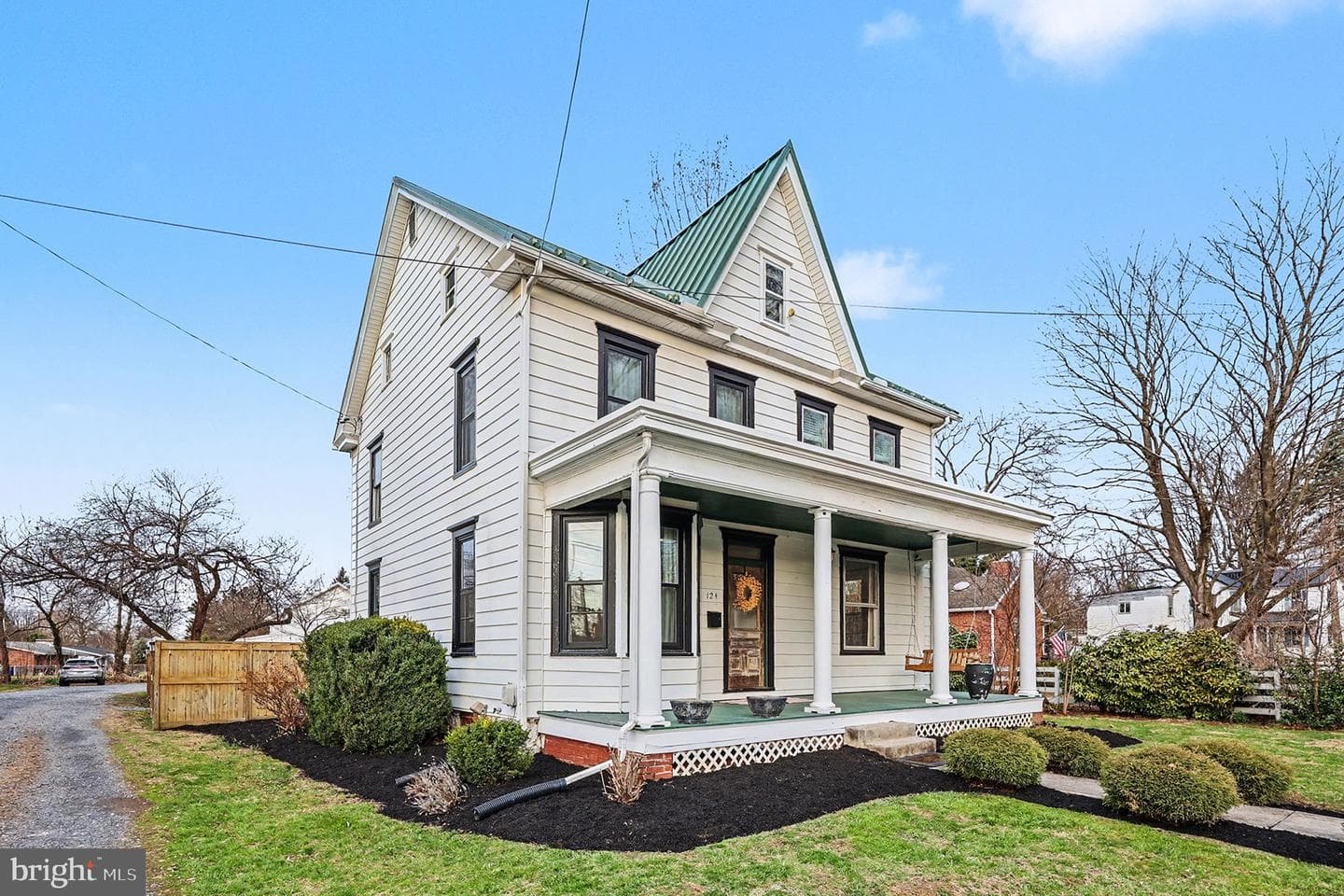 124 S Locust Street photo 4