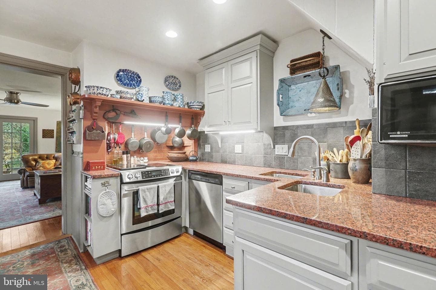 136 W Pomfret Street photo 17