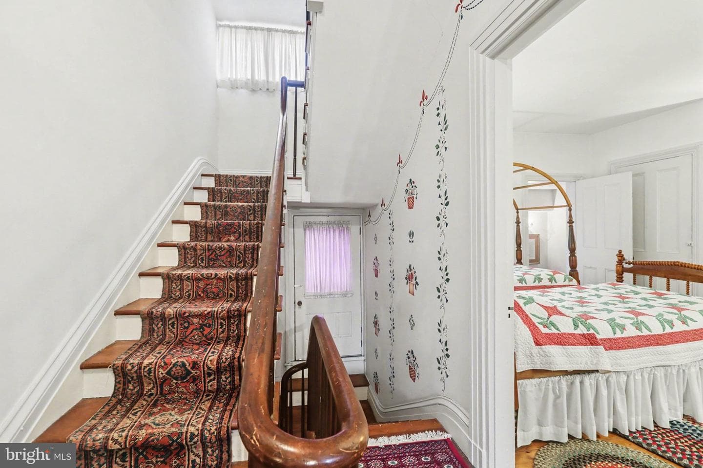 136 W Pomfret Street photo 23