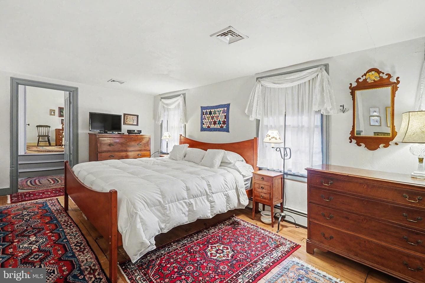 136 W Pomfret Street photo 25
