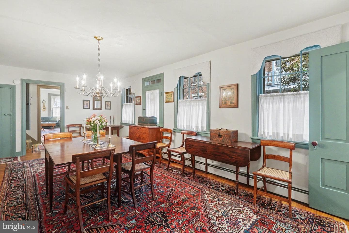 136 W Pomfret Street photo 9