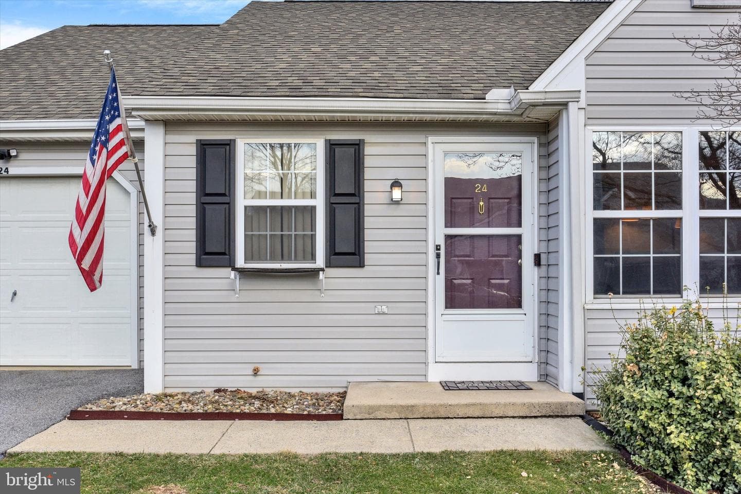 24 Warwick Circle photo 3