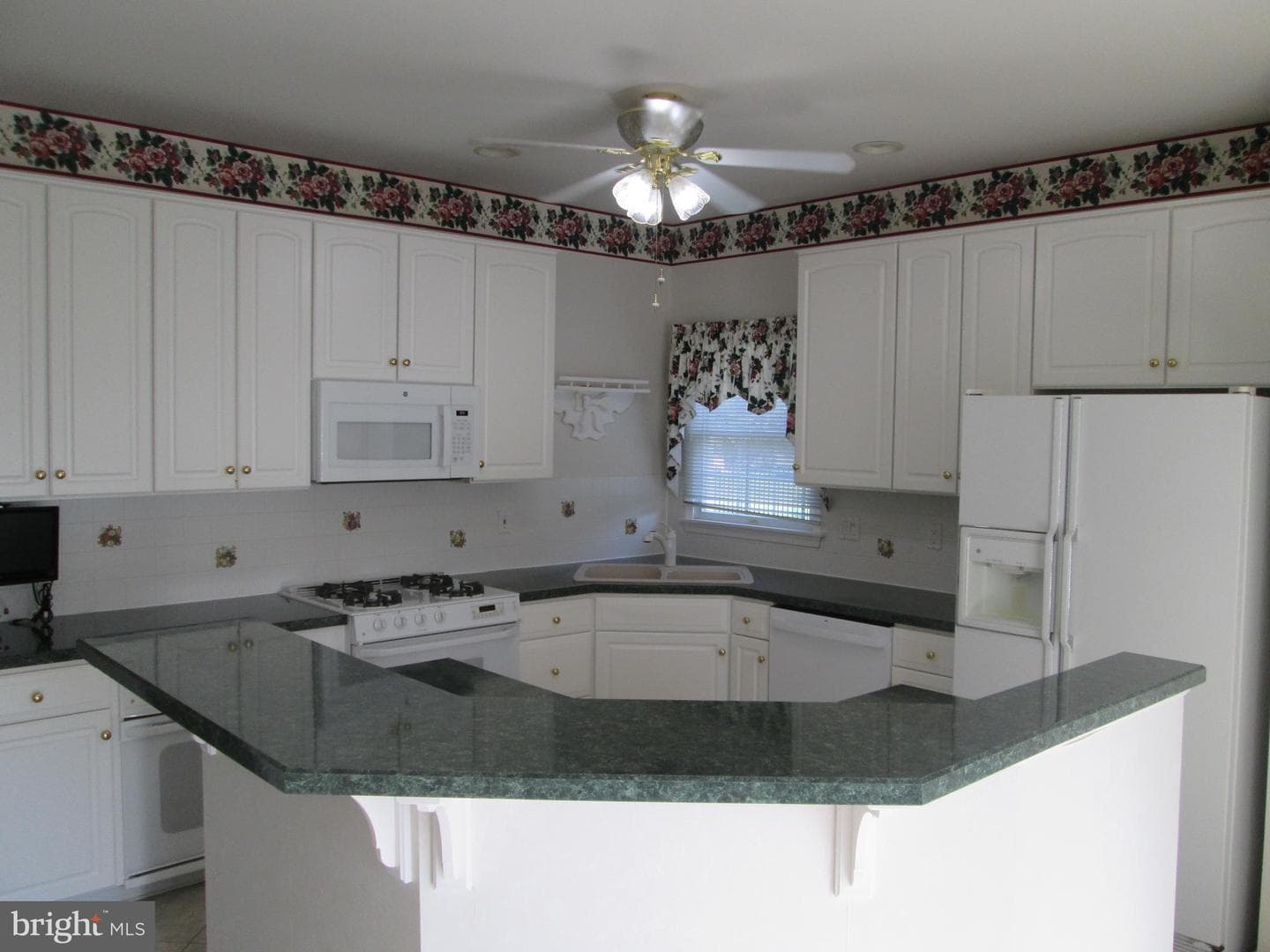 70 Derbyshire Dr photo 11