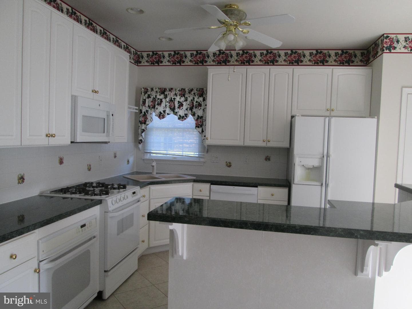 70 Derbyshire Dr photo 12