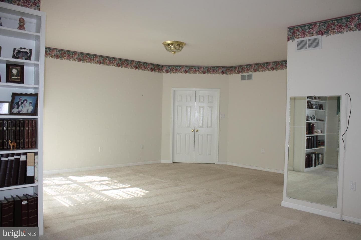 70 Derbyshire Dr photo 13
