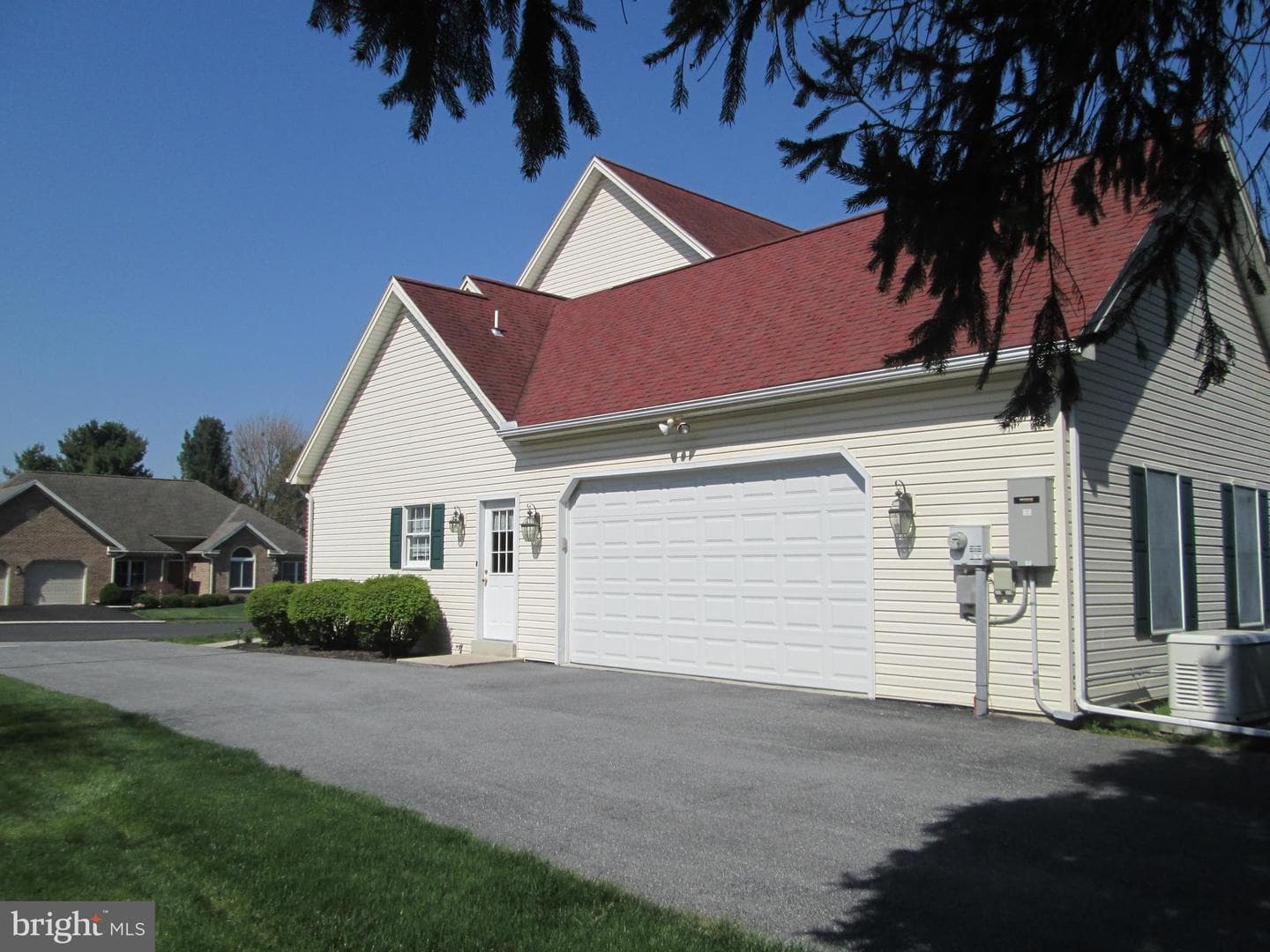 70 Derbyshire Dr photo 26